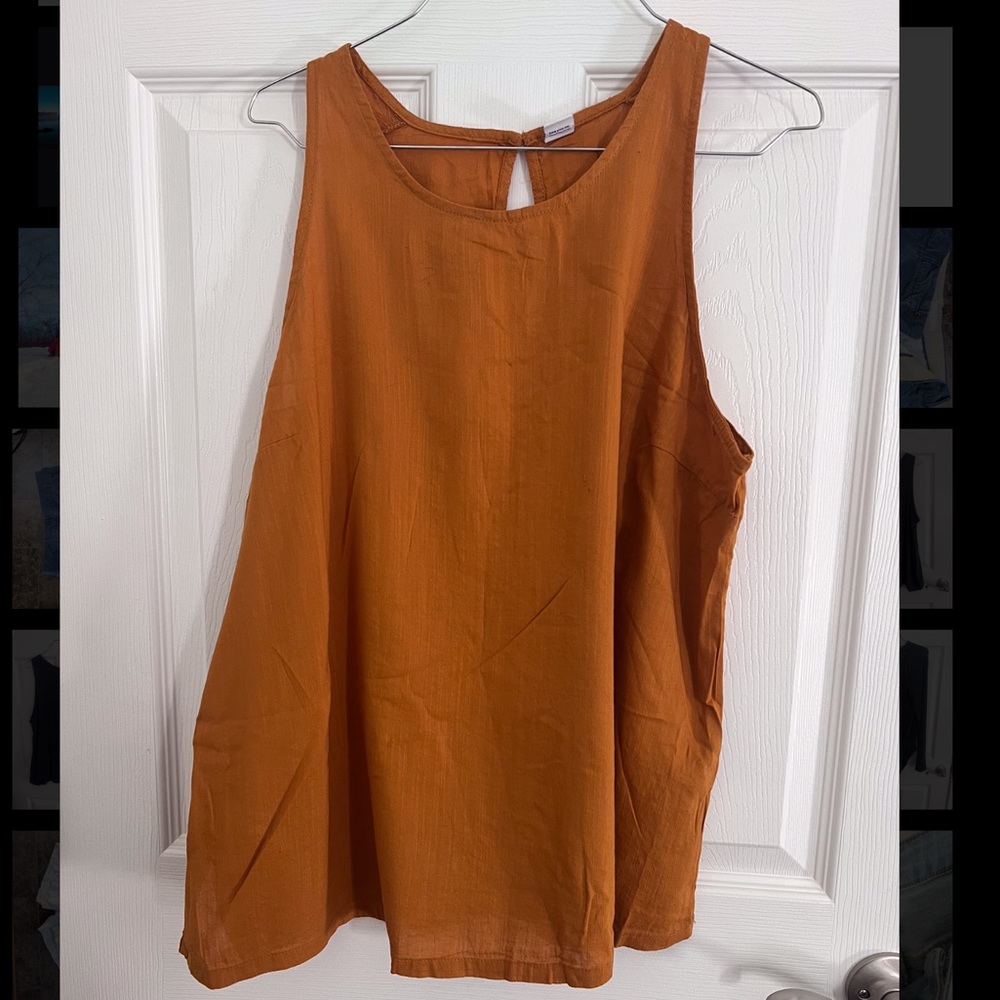 Burnt yellow key hole back crepe tank